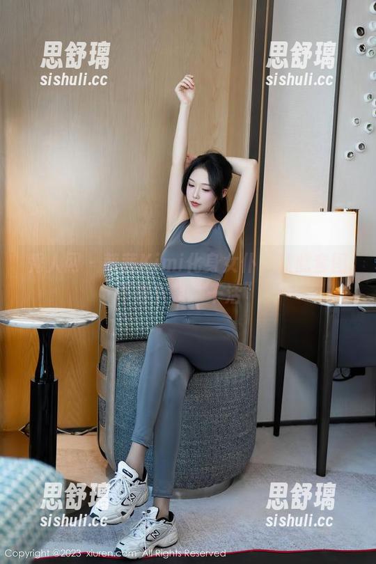 秀人网 - 茜茜Kimi化身女仆，从此套图不再只是“干活”