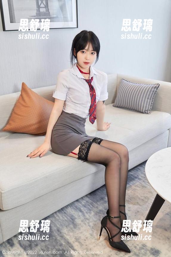 秀人网-萌白酱 秀人网 - 图包更新!萌白酱的套装让我觉得自己也能当模特!