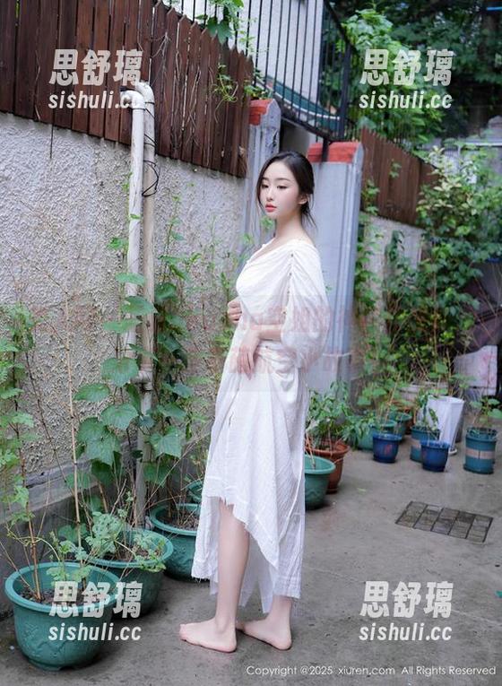 秀人网-蓝夏akasha 秀人网 - 蓝夏akasha空姐的神奇作品集,分享一些奇葩航空小故事!