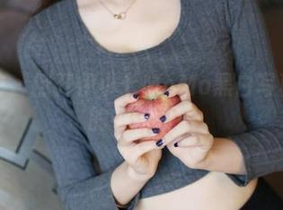 美媛馆 – 掀开伊小七MoMo黑白写真资源的神秘面纱