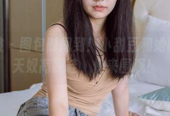 袜啵啵 – 图包时间到！小甜豆和她的华伦天奴高跟鞋，快来围观！