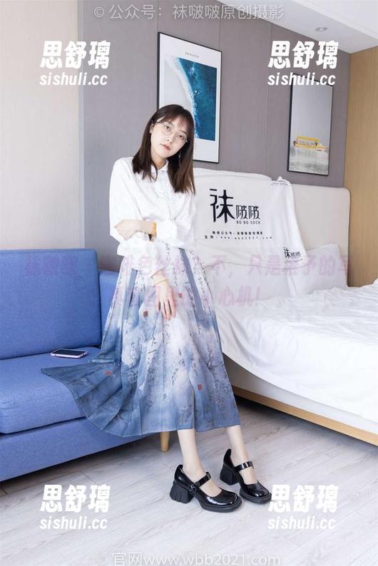 袜啵啵-稚予 袜啵啵 - 咖啡色丝袜?不,只是稚予的写真套图里的小心机!