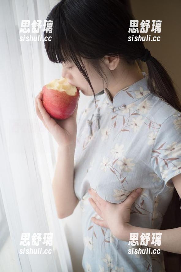 西尔酱 西尔酱的白丝校服合集:光影下,亲密的距离感。