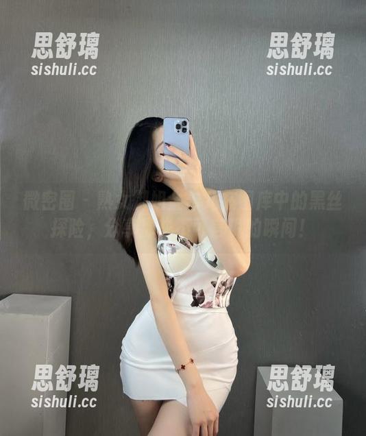 微密圈 - 熟女御姐金希儿在图库中的黑丝探险，分享那些不可言说的瞬间！
