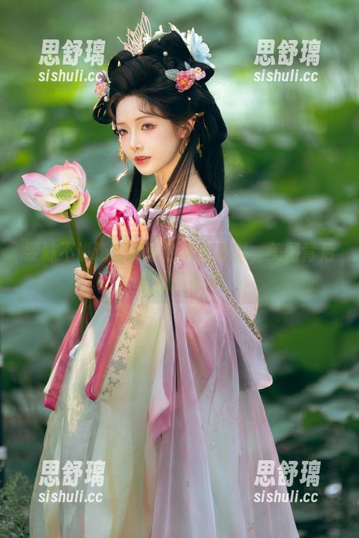 雯妹不讲道理 雯妹不讲道理的黑色天使造型,美图背后的魔幻故事