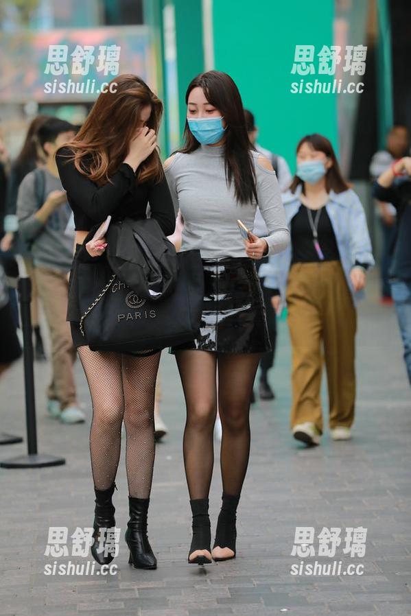 魔镜街拍 - 影视剧也能抢眼？婷婷在寒风中高清肉丝圣诞美人资源！